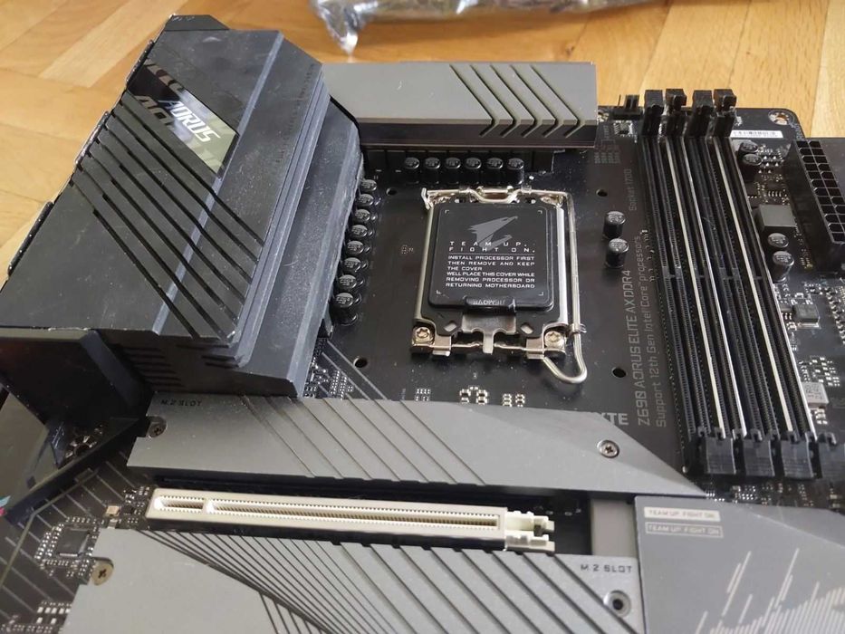 i5 13600KF + Gigabyte Z690 Aorus Elite AX, DDR4