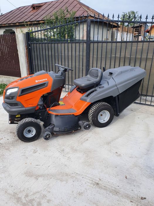 Tractoras de tuns iarba gazon Husqvarna TC 142T