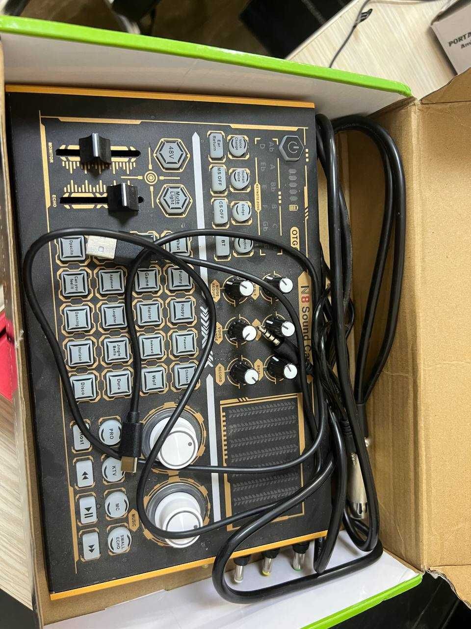 микрофон + акустический экран + аудиоинтерфейс (Sound Card)