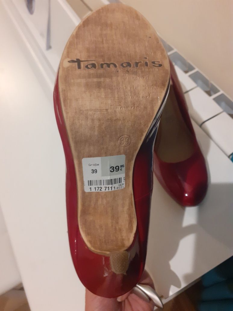 Обувки Tamaris цвят червен