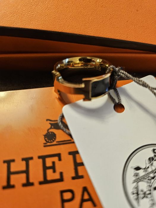 Inel h negru cu auriu unisex