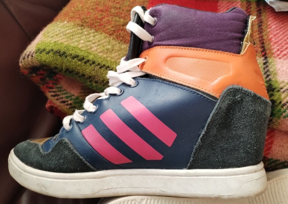 Timbarlend , Juicy Couture, Calvin Klein , Adidas