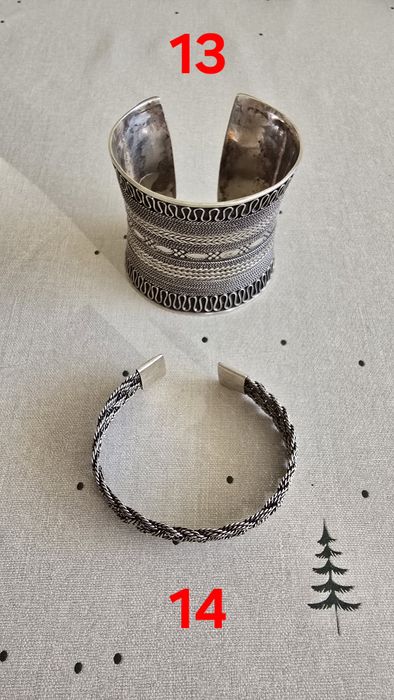 Сребърни гривни гравирани