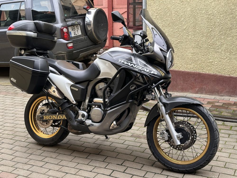 Honda Transalp XL700V