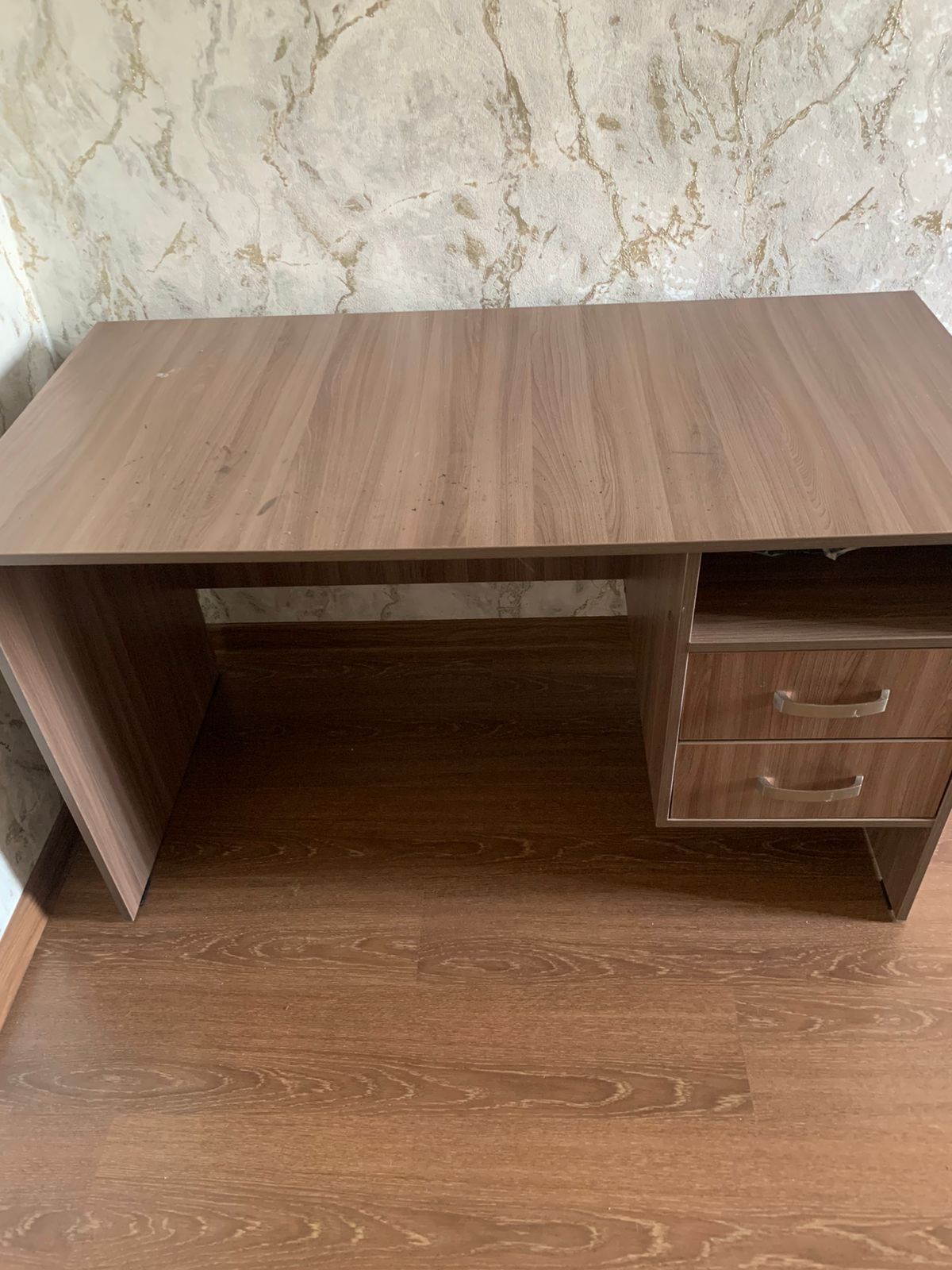Продам стол и диван с креслом..