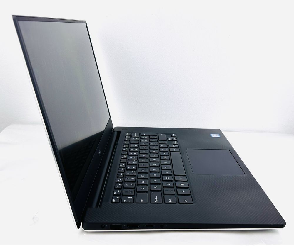 Dell Precision 5520 15.6" i7-7820HQ 32GB RAM 1TB SSD Перфектен!