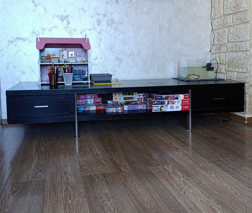 Vand mobila living