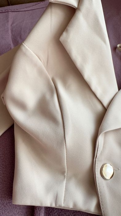 Елегантен бежов комплект в две части - размери XS, S