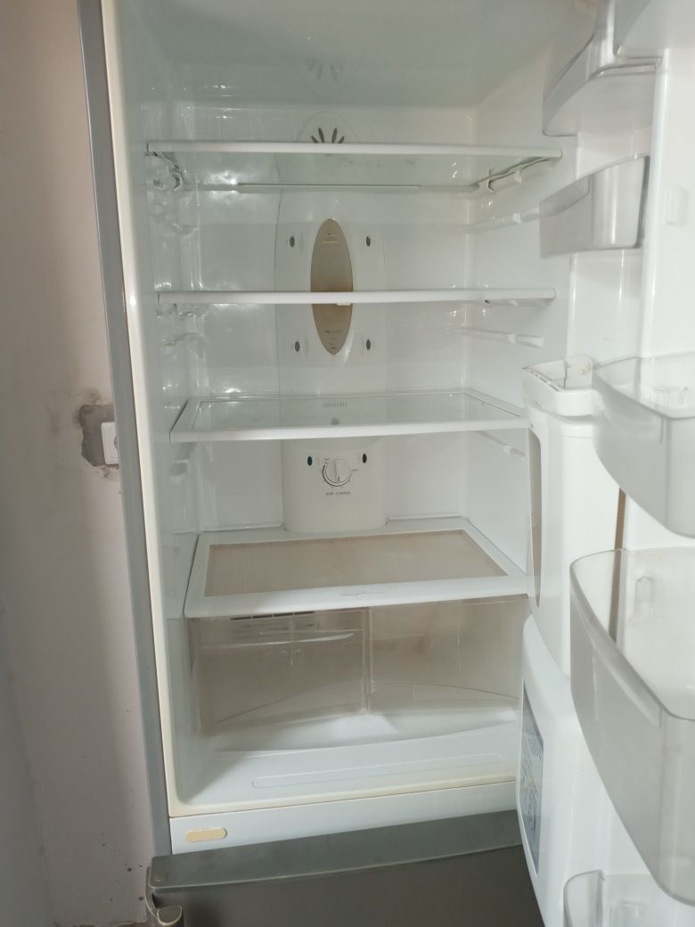 Продаётся холодилник лж