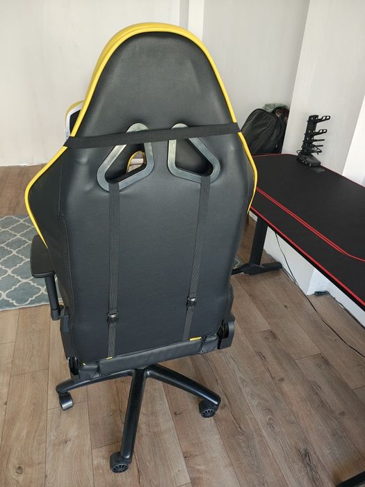 Birou gaming și scaun