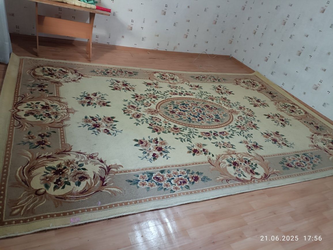 Продаю ковер 2.5 на 4.5, в хорошем состоянии. 15000 т.