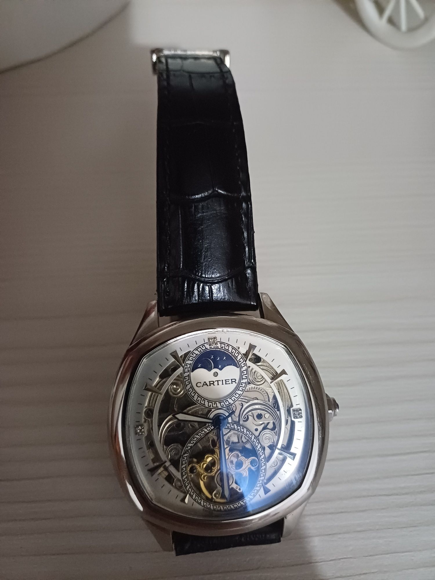 Продам часы Cartier 200000