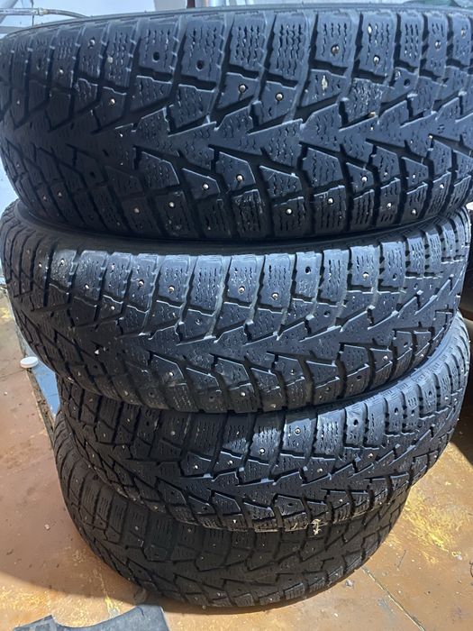 Продам шипованную резину 225/70/р16