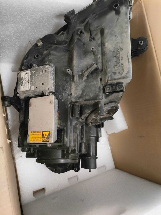 Ксенон фарове Mercedes CLS 2005 -Hella перфектно състояние