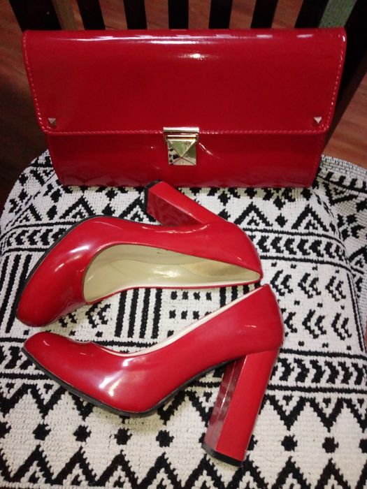 Обувки на висок ток