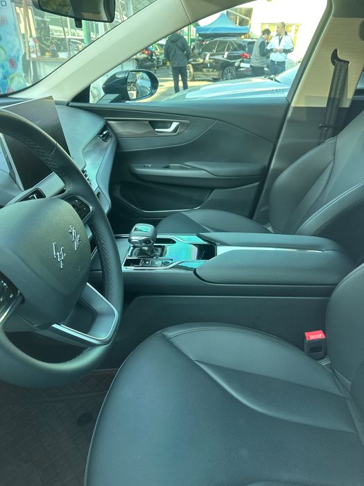 Hongqi EQM - 5 мошинани холати альо даражада