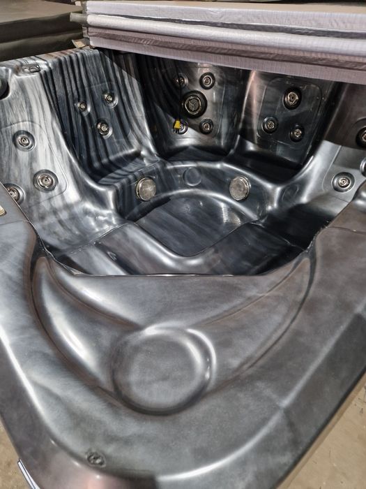 Maimulte modell jacuzzi