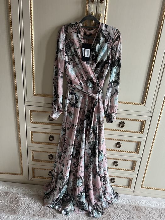 Длинное новое платье