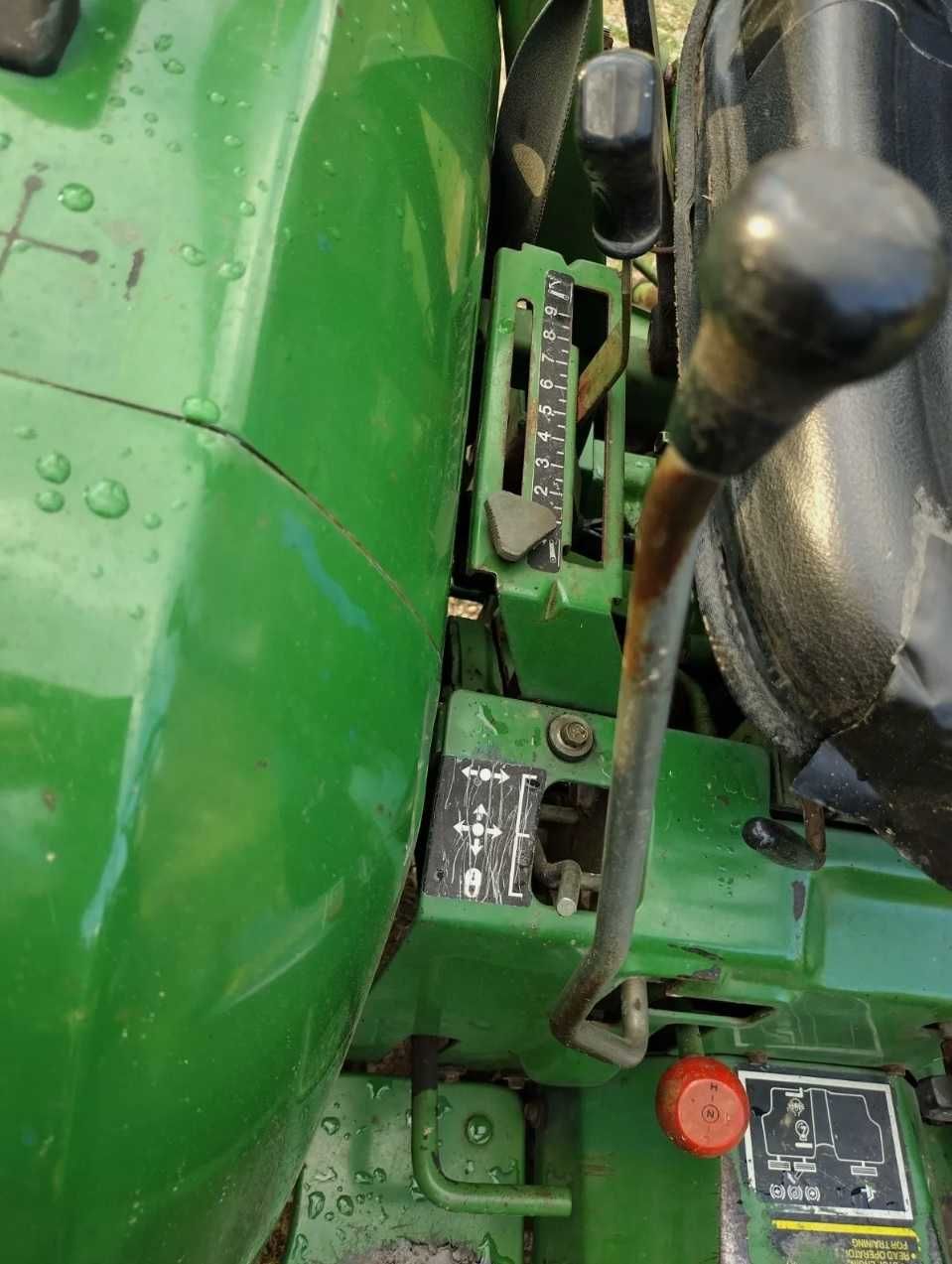Трактор John deere 770 с челен товарач Не Кубота