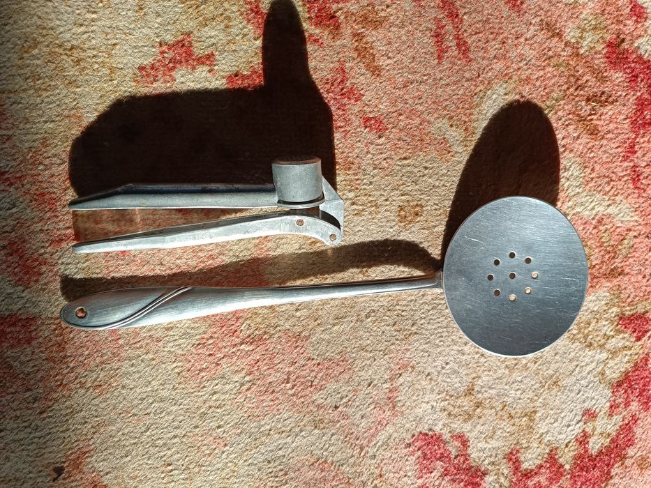 Шумовка и чеснокодавилка Советские в отличном состоянии