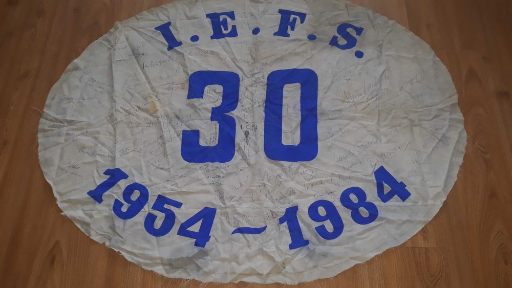 Steag mai rar de colectie nu trimit in tara prepare in centru