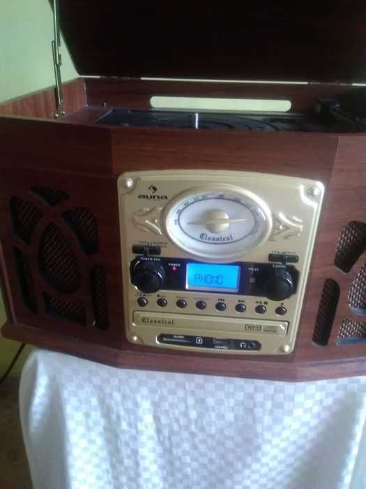 Стереосистема (мултимедия,плеър)Auna грамофон,CD player,касетоф.,радио