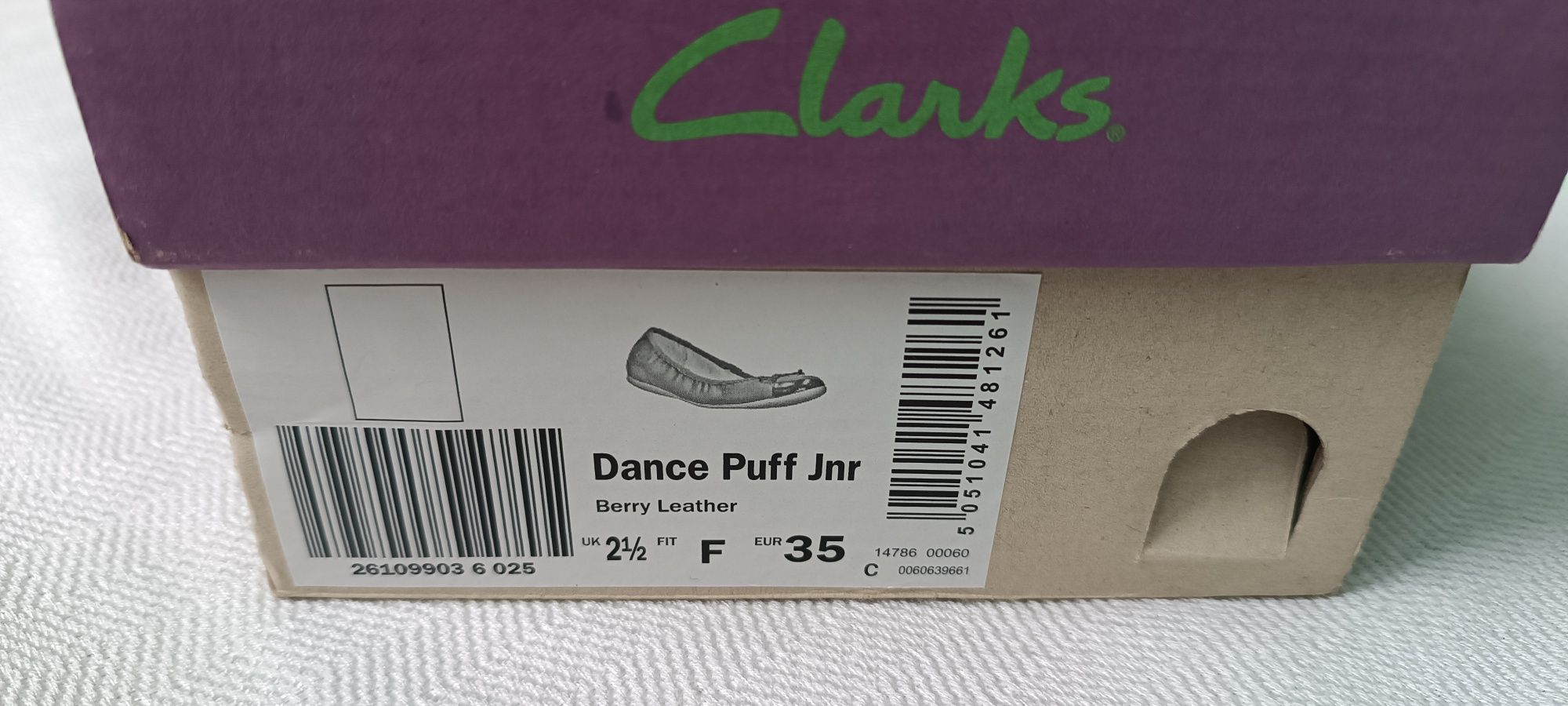 Clarks. Нови оригинални обувки, ном. 33 и 35