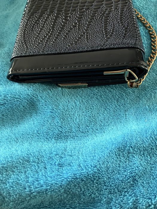 Geanta tip plic piele lacuita Prada 16x3x23 cm in stare perfecta