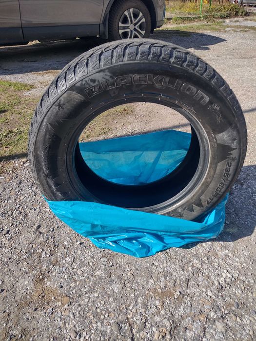 Зимни гуми 235/65R17 BIACKLION