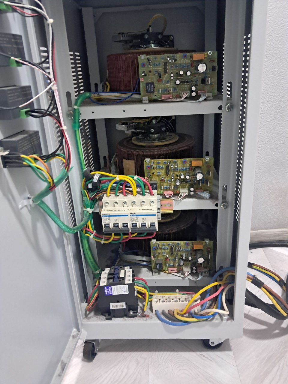 Продается стабилизатор Andeli