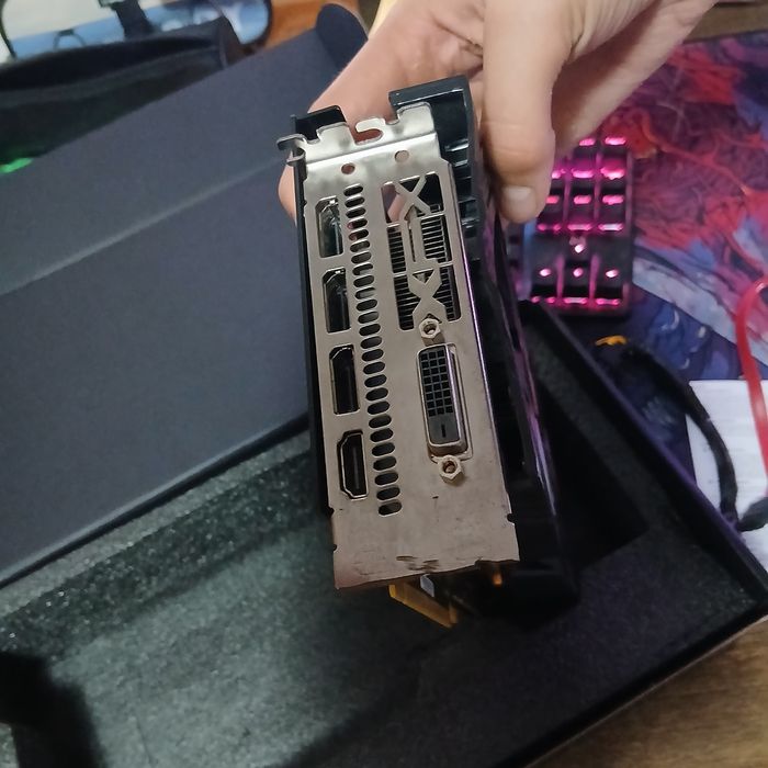 Placa Video RX 590 FATBOY 8 GB in perfecta stare .