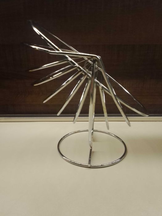 Елегантна метална фруктиера