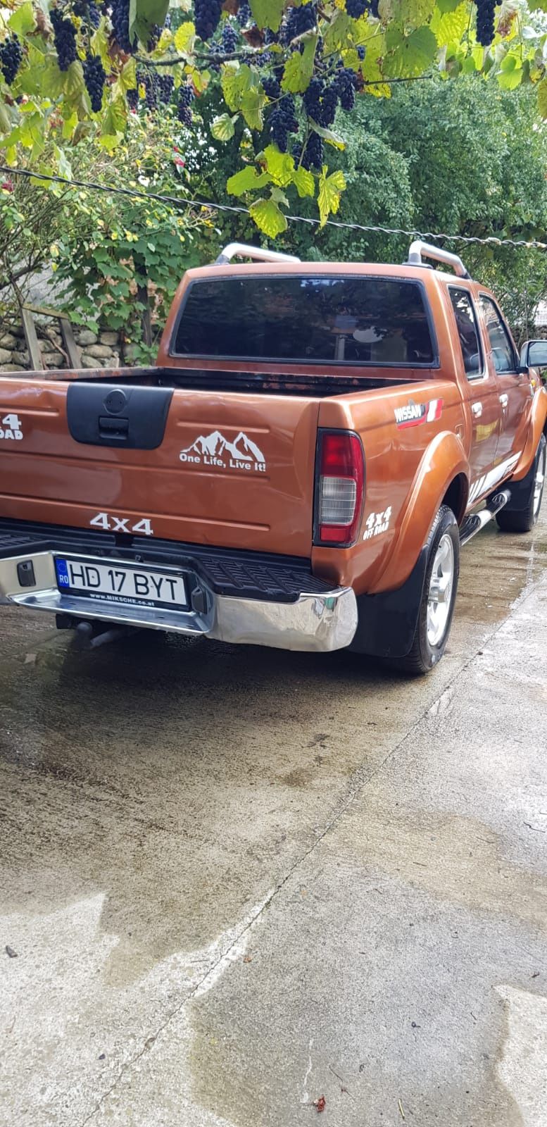 Vând Nissan Navara