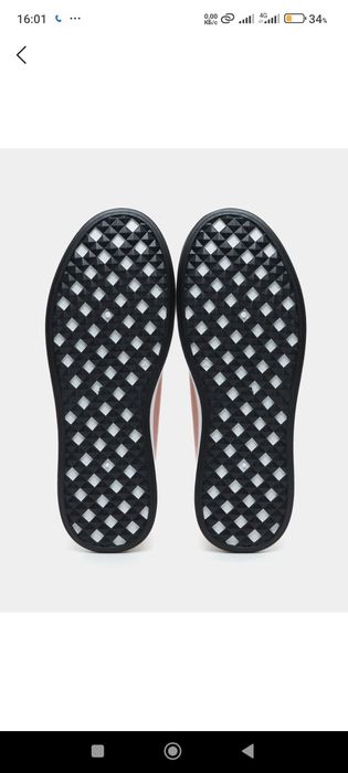 Стильные новые кроссовки