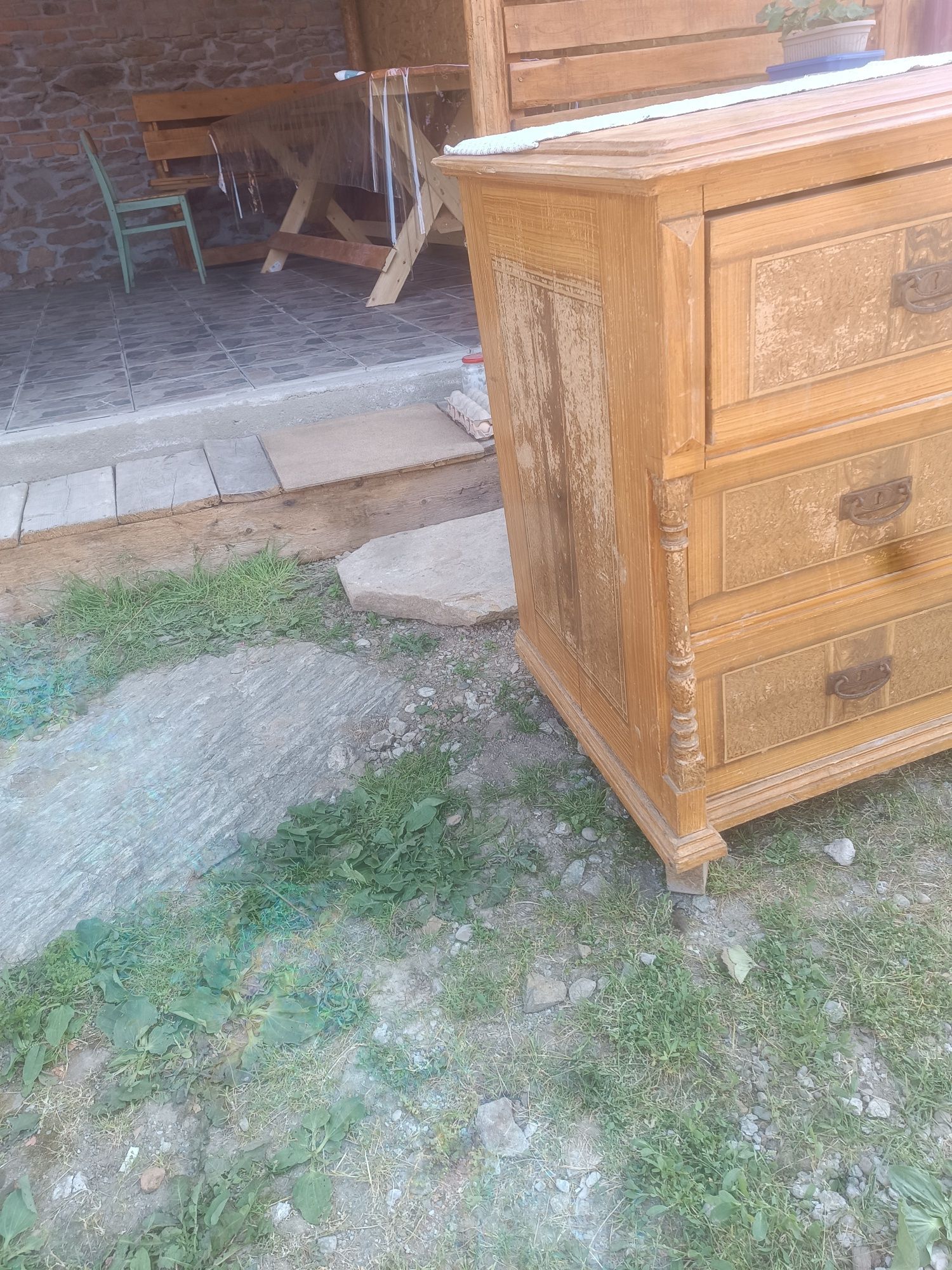Vând mobilier vechi