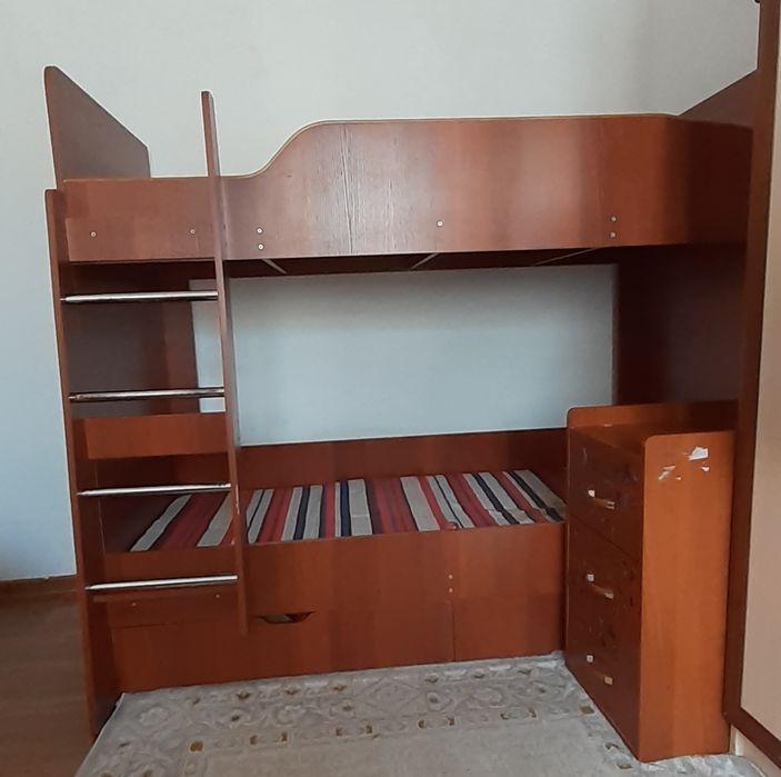 Двухярусная кровать