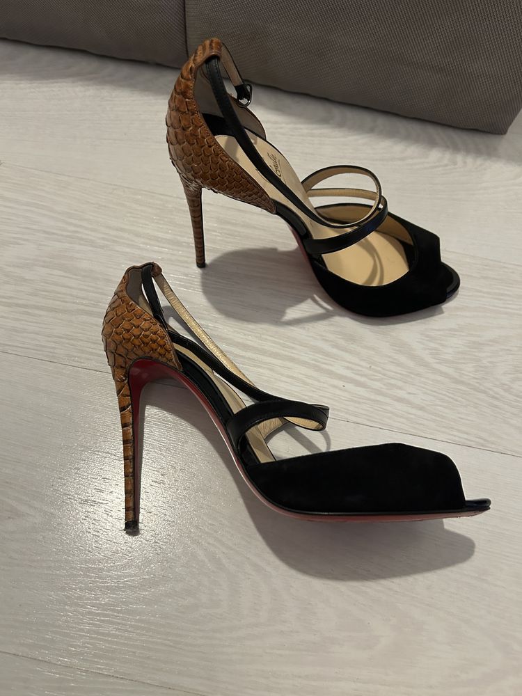 Pantofi cu toc Christian Louboutin, maro (ca noi)