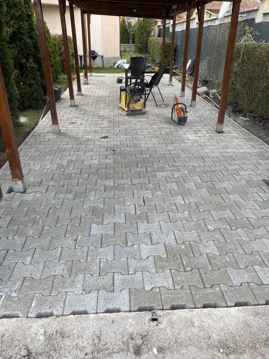 Полагане на павета , тротоарни плочи. Наливане и шлайфане на Бетон.