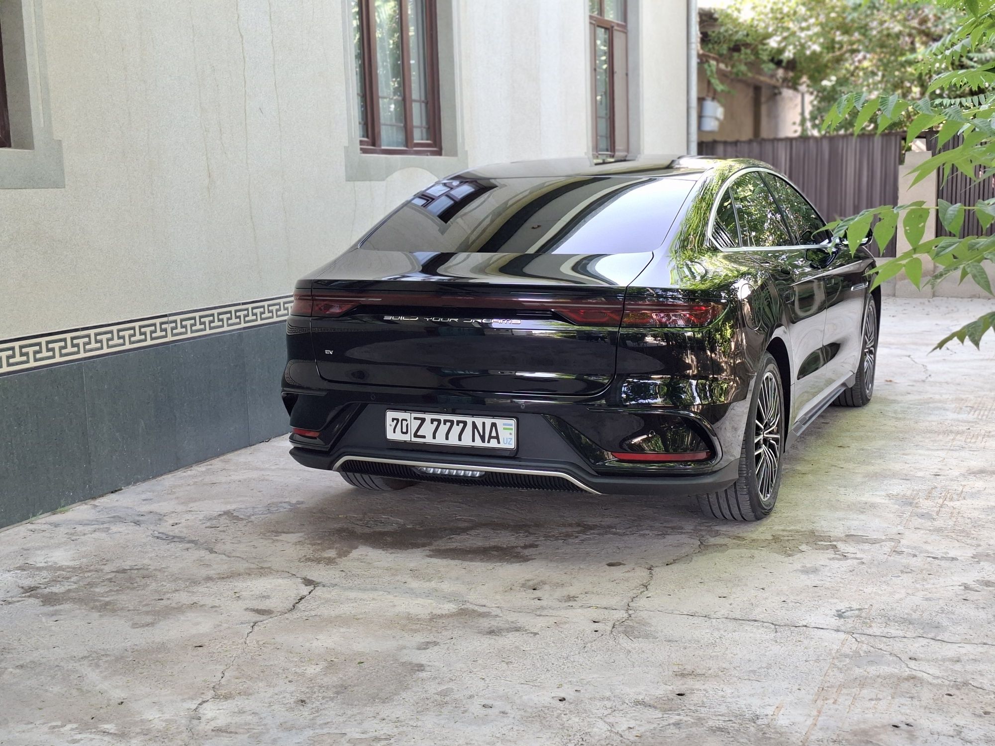 BYD HAN 1 мотор ,506 км.