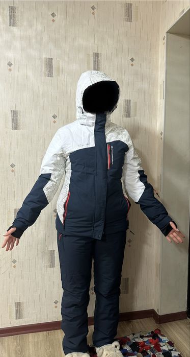 Женский горнолыжный костюм