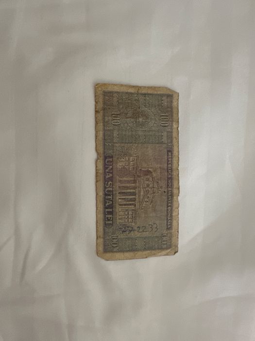 Bancnotă de 100 lei din anul 1966 in stare bună.