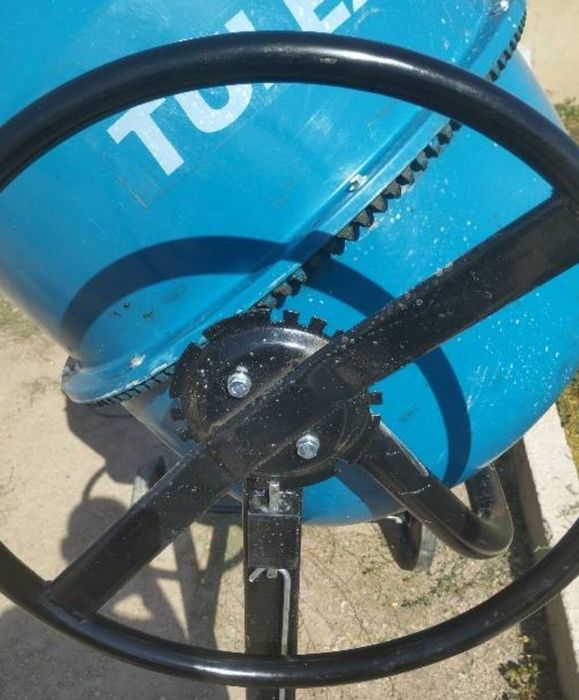 Бетономешалка Tulex 260 литров — отличное состояние
Продаю бетономешал