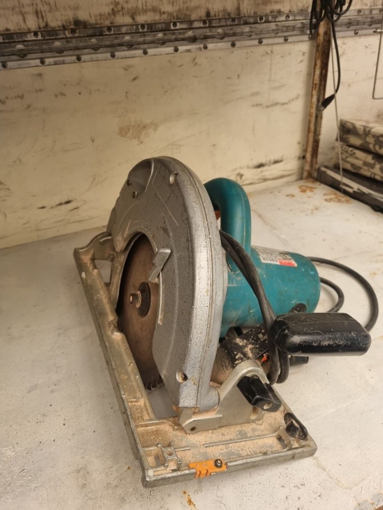 Circular Makita 5903R fierastrau