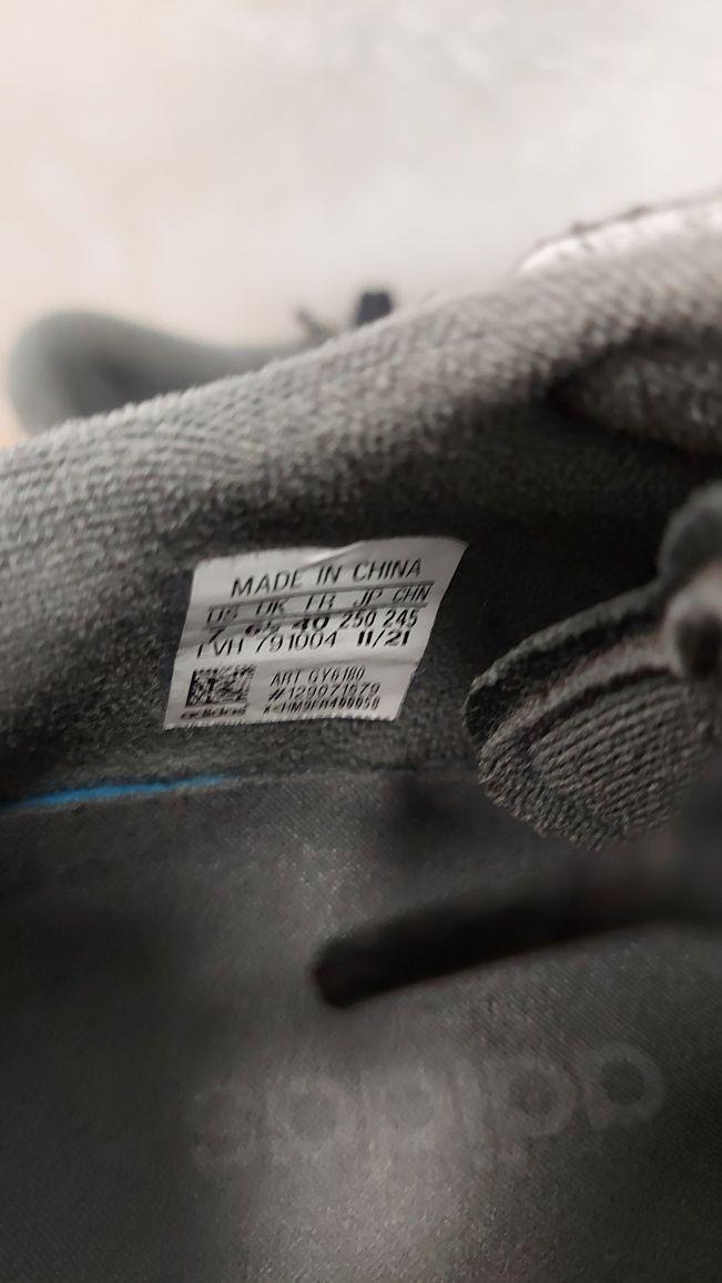Маратонки Adidas 40 номер