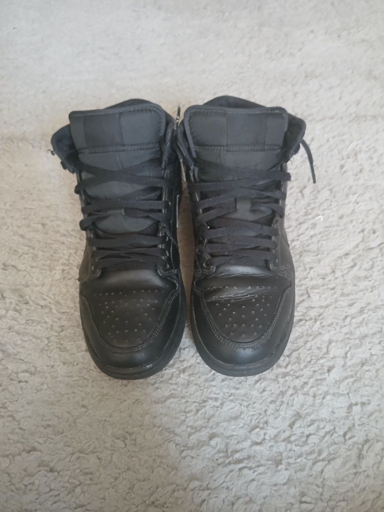 Jordan 1 mid black