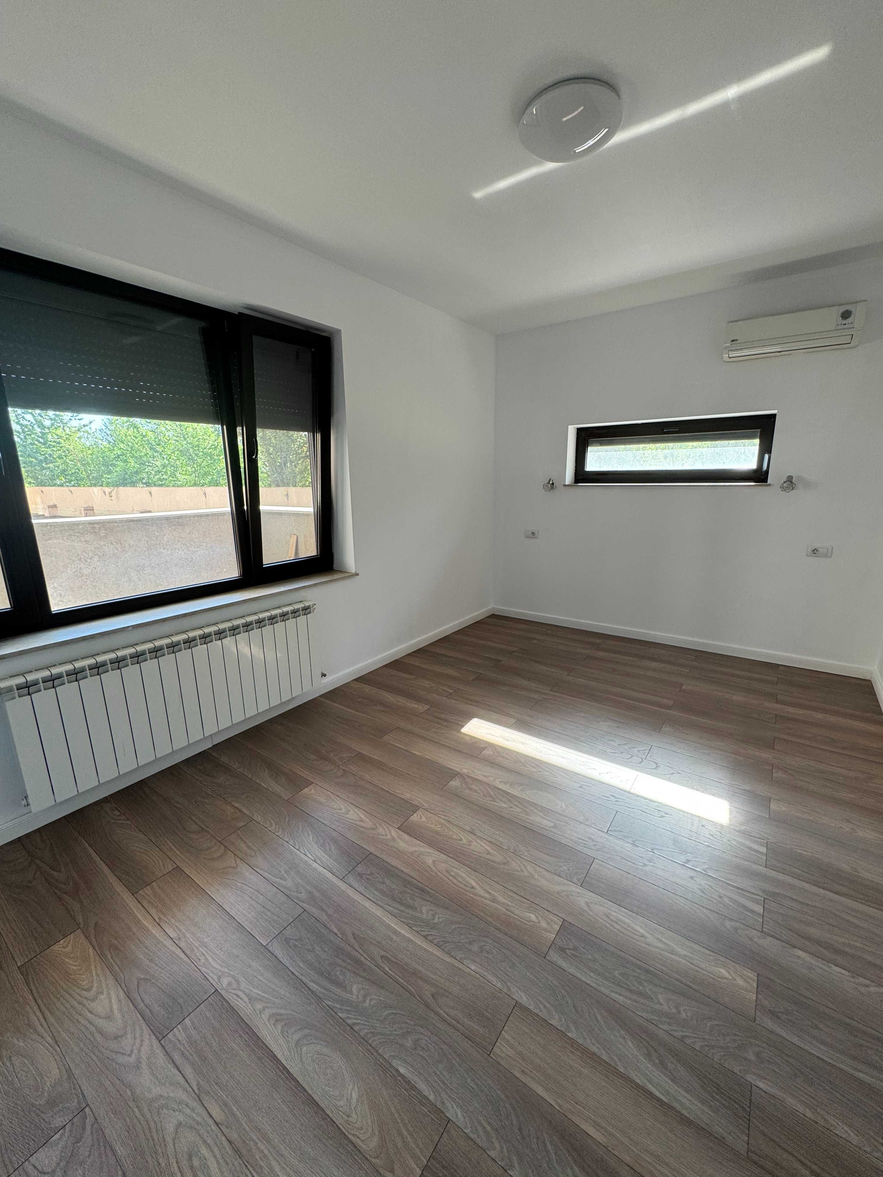 Apartament 4 camere de vanzare