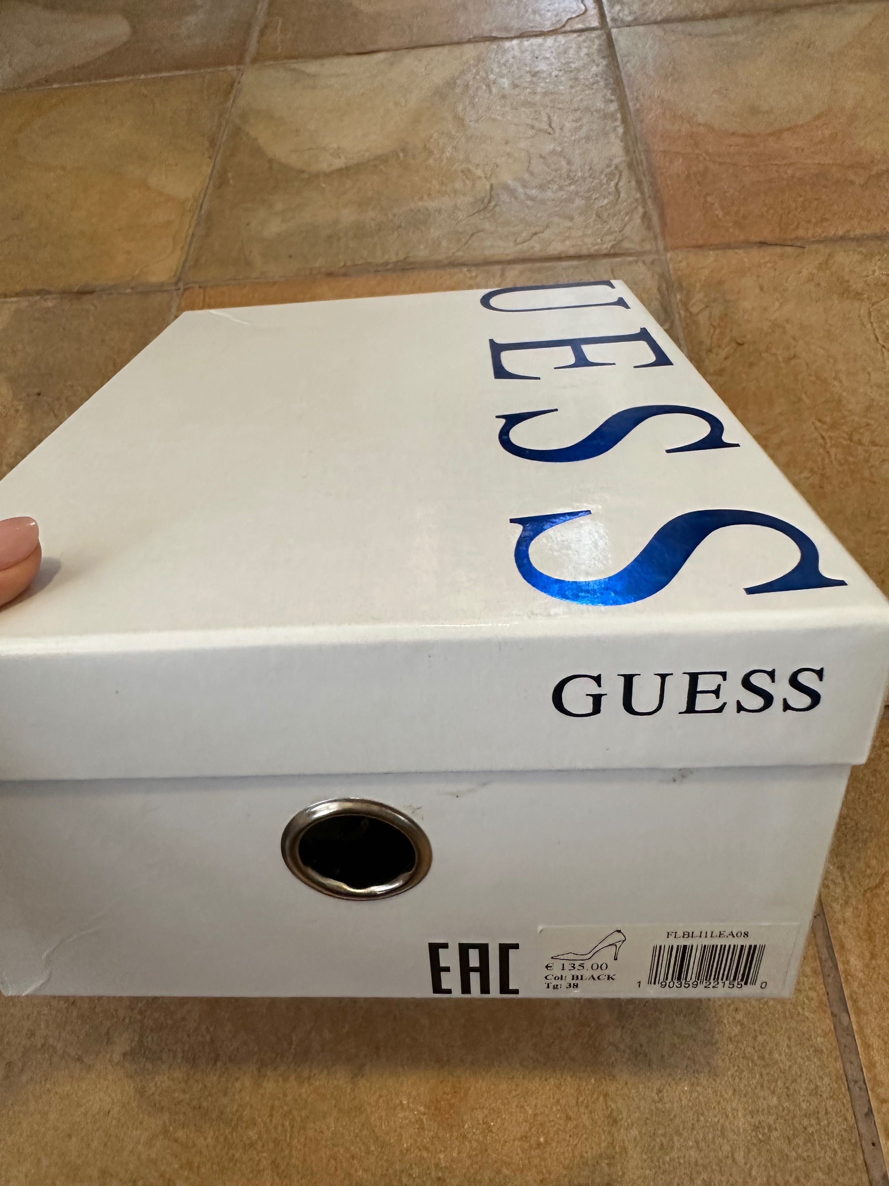 Нови дамски обувки Guess