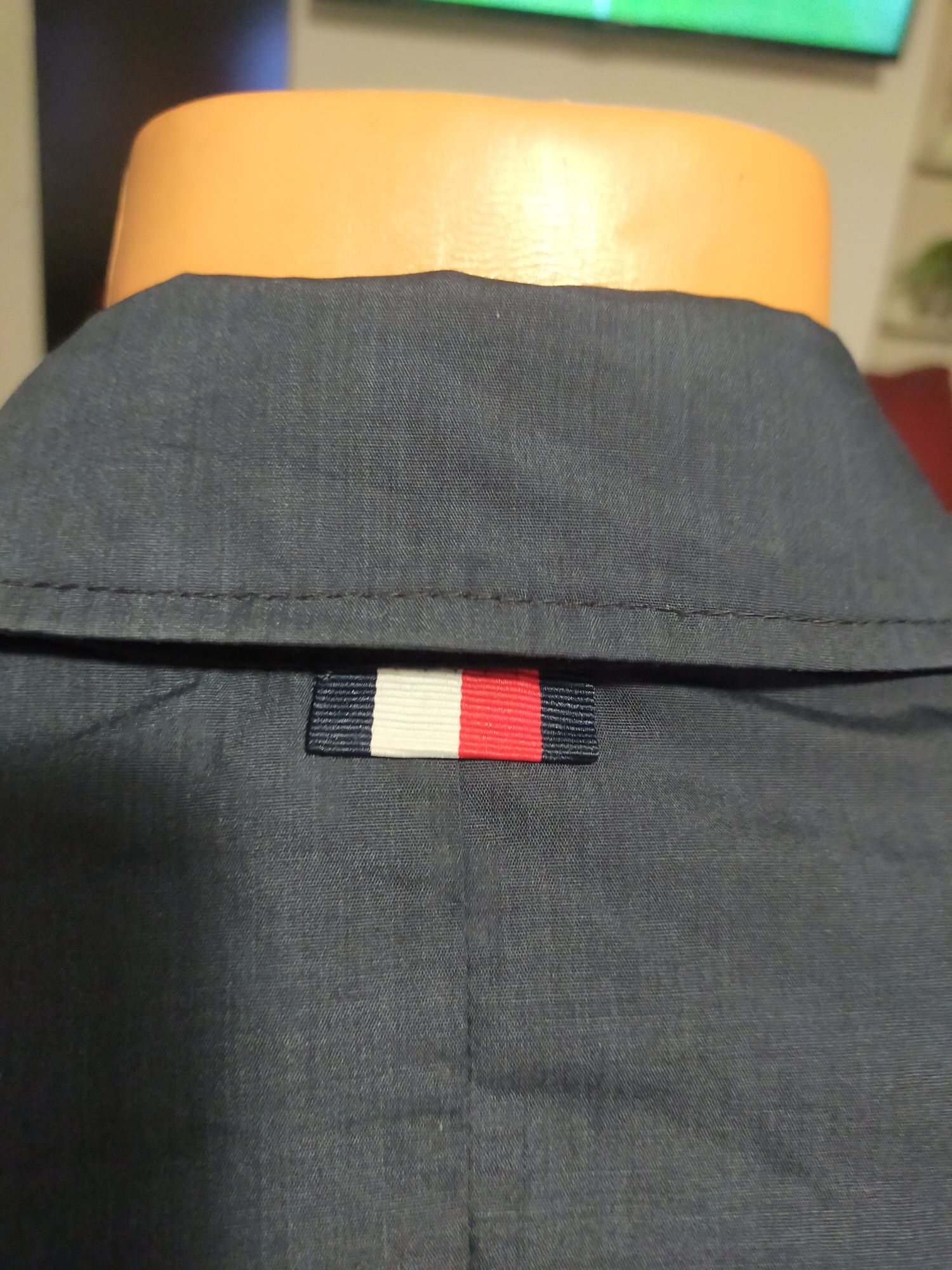 Vând haina TOMMY HILFIGER mărimea S-M