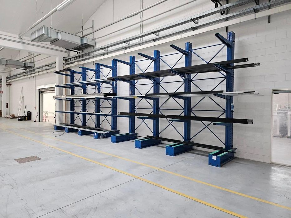 Rafturi metalice cantilever