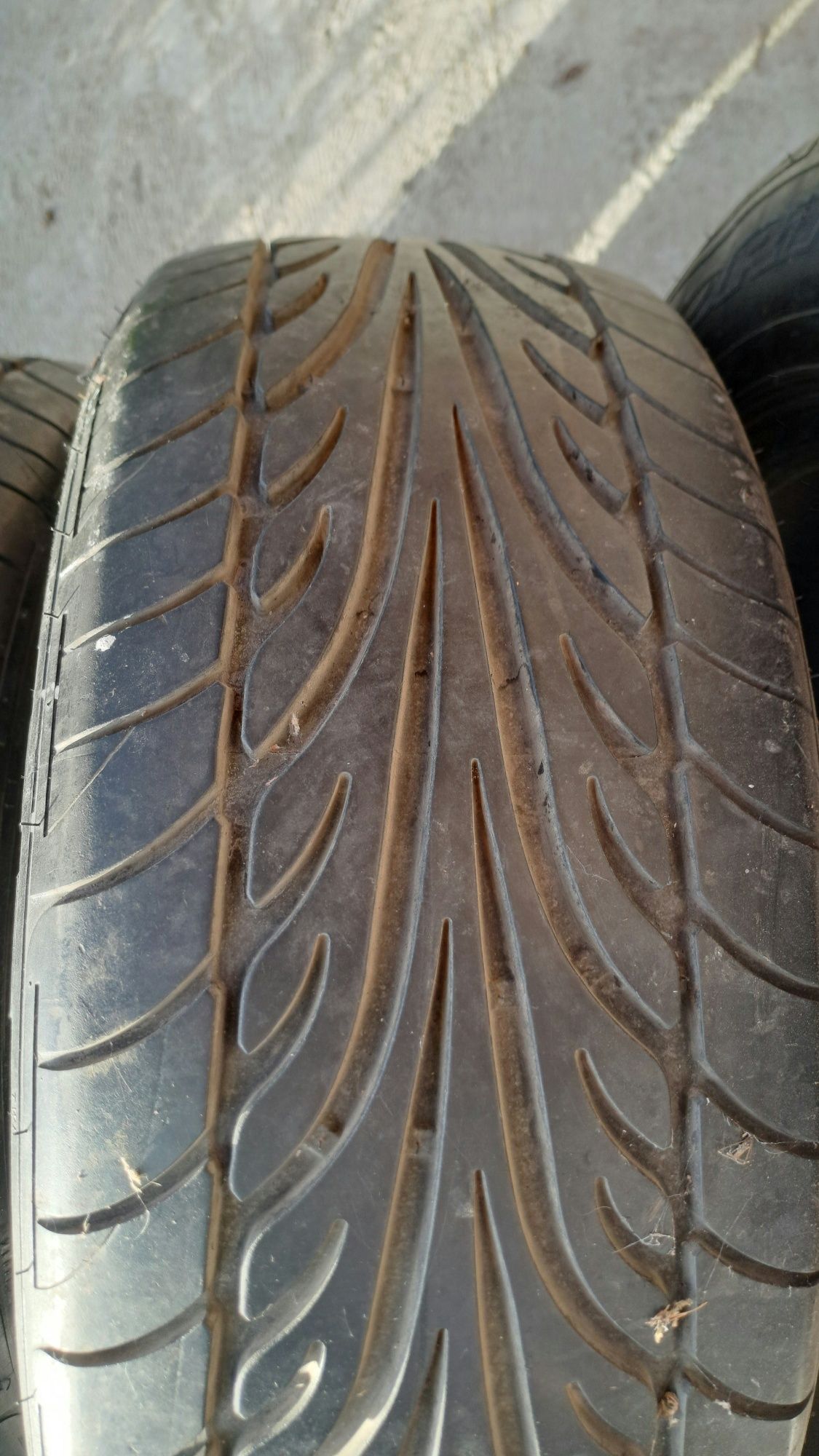 Гуми Dunlop 215 60 15